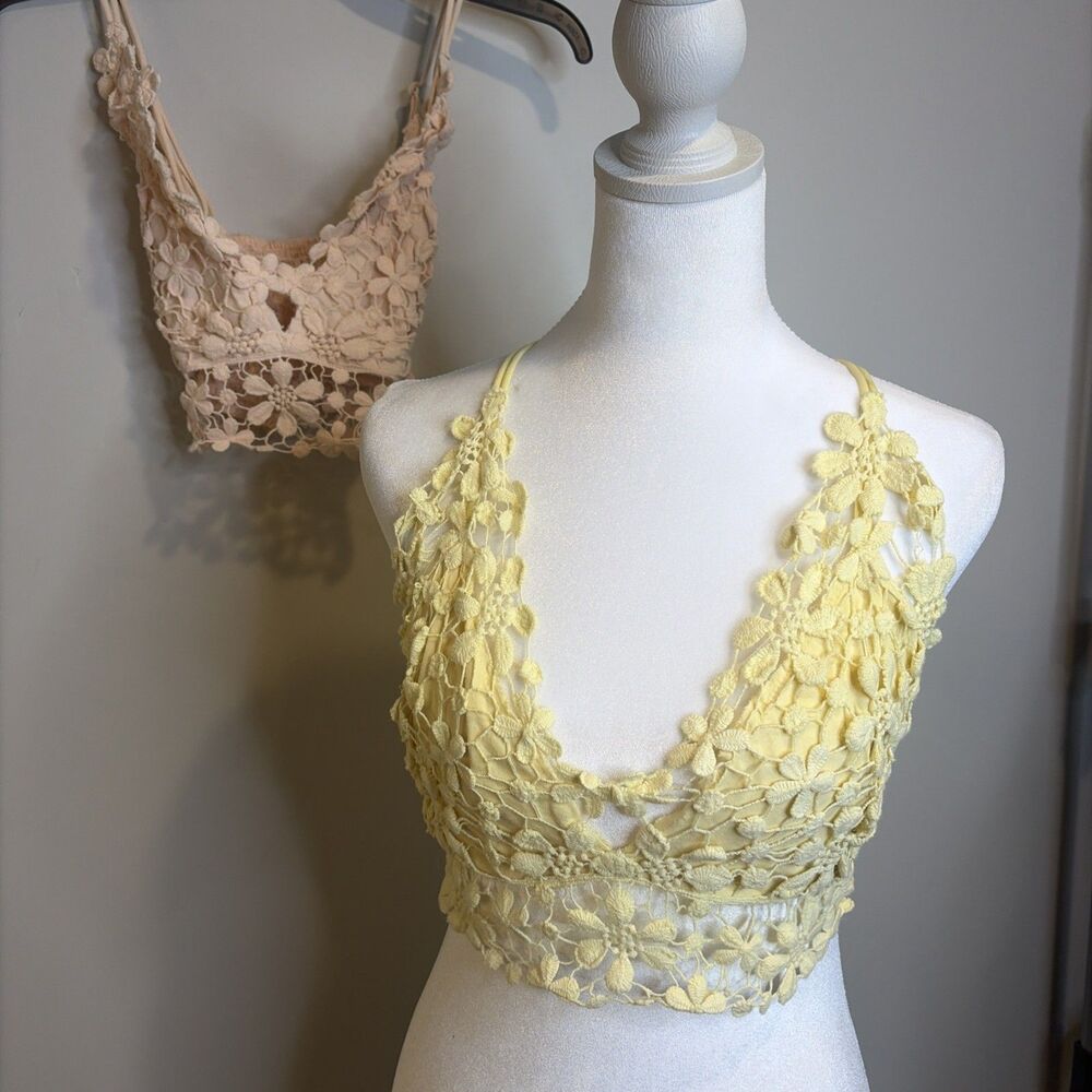 Set Of 2 Crochet Daisy Bralette Sz L Women’s Tops Stretch Yellow Peach Festival